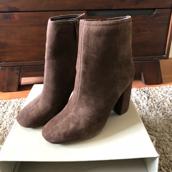 NWT! Urban Outfitters Suede Heeled Boot! - Picture 7 of 8